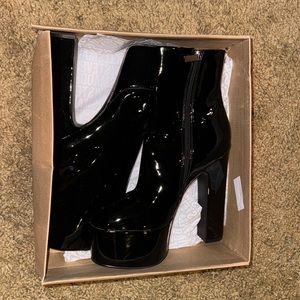 NWT Steve Madden Passion Black Heeled Boots